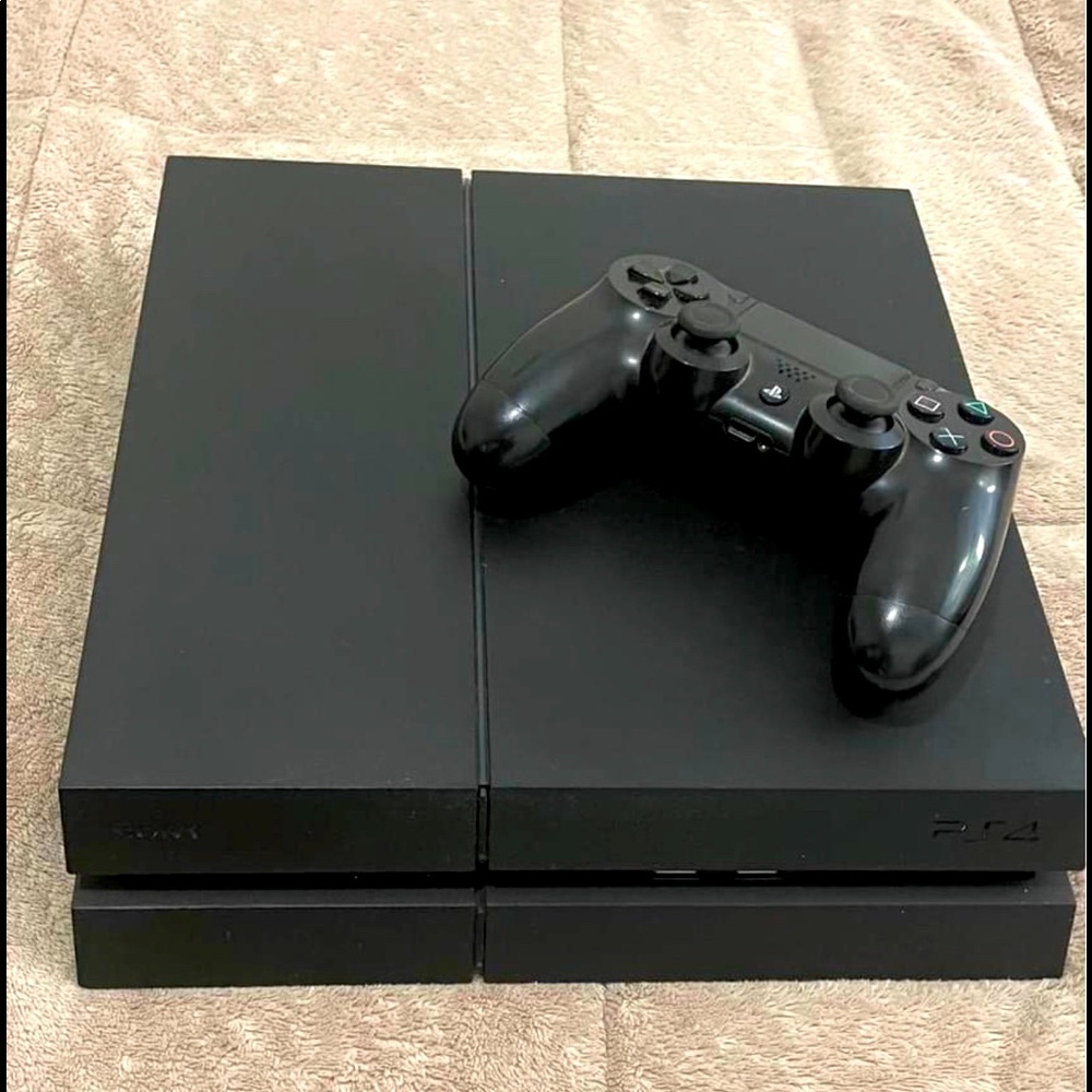 PS4 used like new with controller
